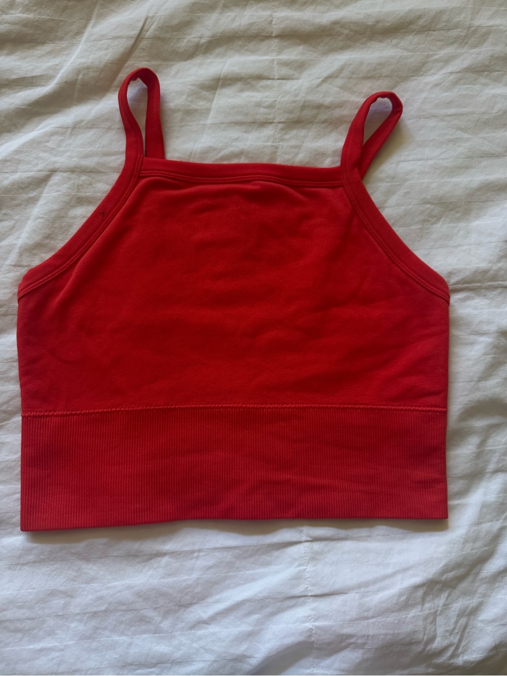 Women’s athletic Pro-fit Red seamless crop top in a L